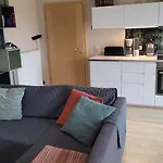 Apartment Super Mit Zwei Schlafzimmern Und Fitnessraum Sued-oestlich Von Muenchen *