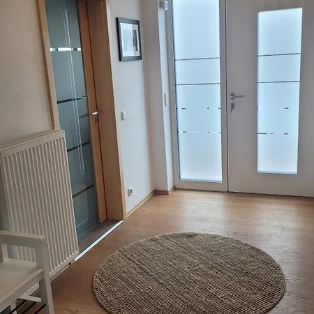 Apartamento Super Mit Zwei Schlafzimmern Und Fitnessraum Sued-oestlich Von Muenchen *